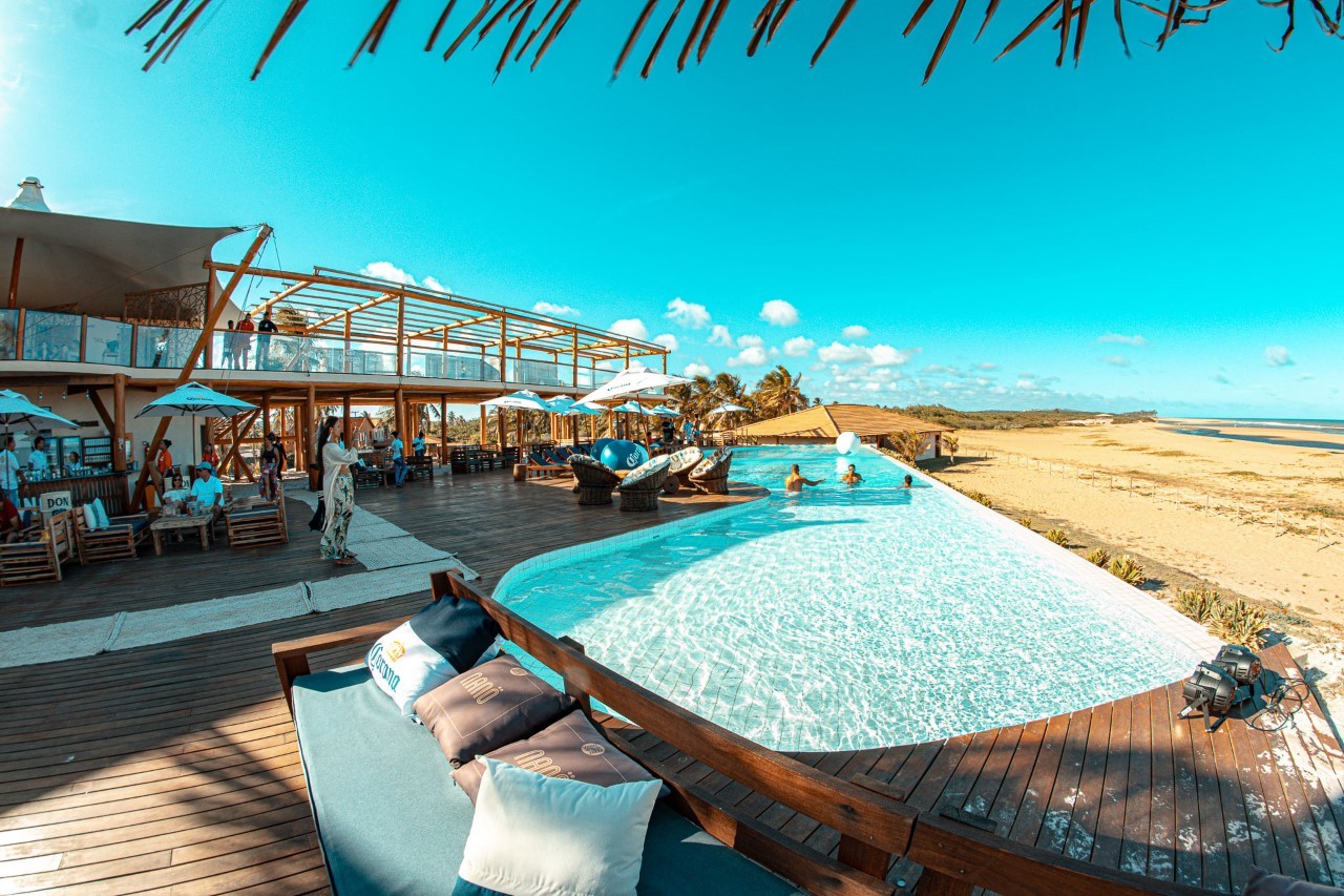 O Nano Beach Club é um clube recreativo de alto nível, que reúne estilo, conforto, diversão e belezas naturais. Inaugurado em dezembro de 2017 e localizado na praia de Subaúma, no Litoral Norte da Bahia