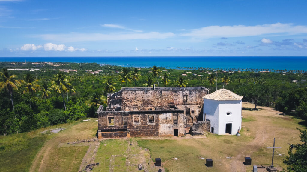 Castelo Garcia DÁvila em Praia do Forte era local de tortura de negros